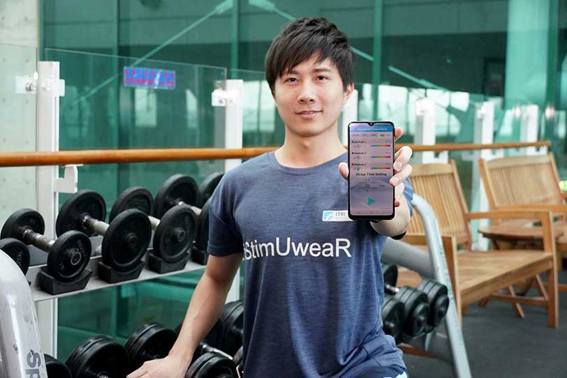 工研院「iStimUweaR複合式智能穿戴系統」可在衣服上加值低周波電導按摩，促進血液循環、減輕或舒緩疼痛，同時具有舒適、耐水洗的特性。 圖：工研院／提供