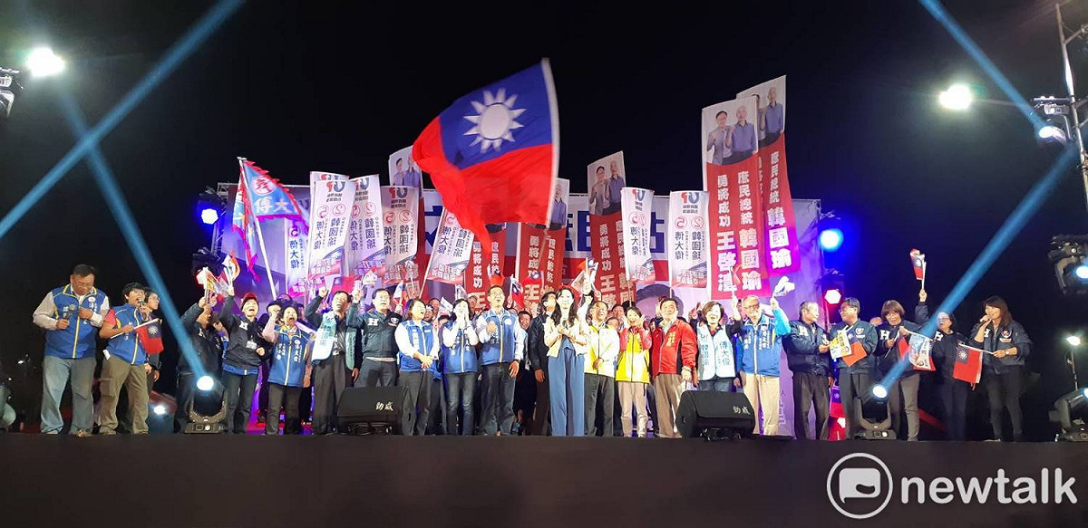 國民黨嘉義大造勢韓國瑜、吳敦義都沒來，改由韓國瑜妻子李佳芬「代夫出征」。 圖：蔡坤龍／攝