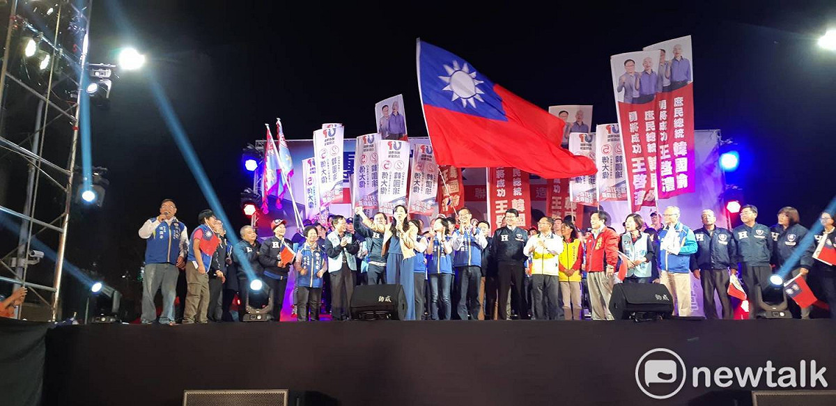 國民黨嘉義大造勢韓國瑜、吳敦義都沒來，改由韓國瑜妻子李佳芬「代夫出征」。 圖：蔡坤龍／攝