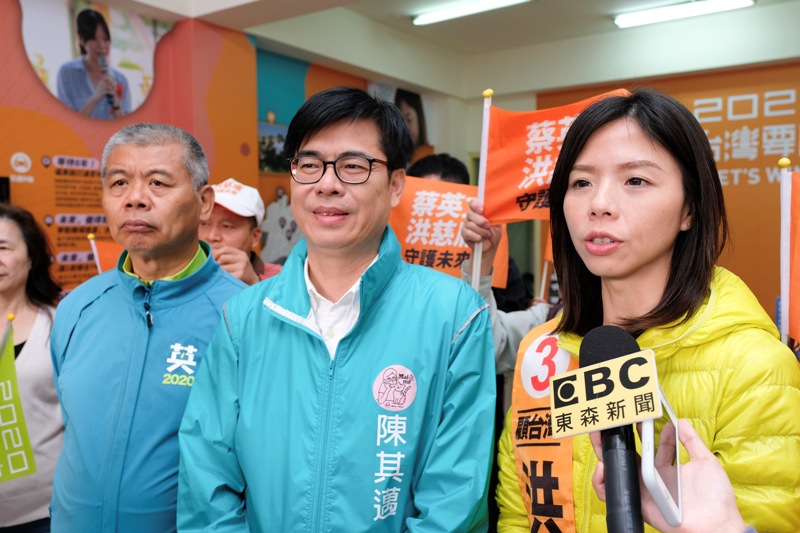 行政院副院長陳其邁稱讚洪慈庸是立法院「溫柔的力量」。 圖：洪慈庸辦公室／提供