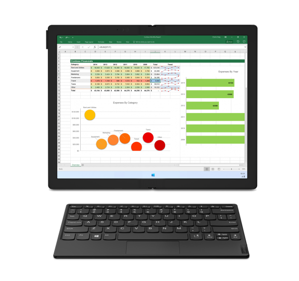 可以使用開闔式皮革保護套內藏的支架，讓「ThinkPad X1 Fold」直立在桌面上變成電腦螢幕，搭配實體鍵盤使用。 圖：取自聯想英文官網
