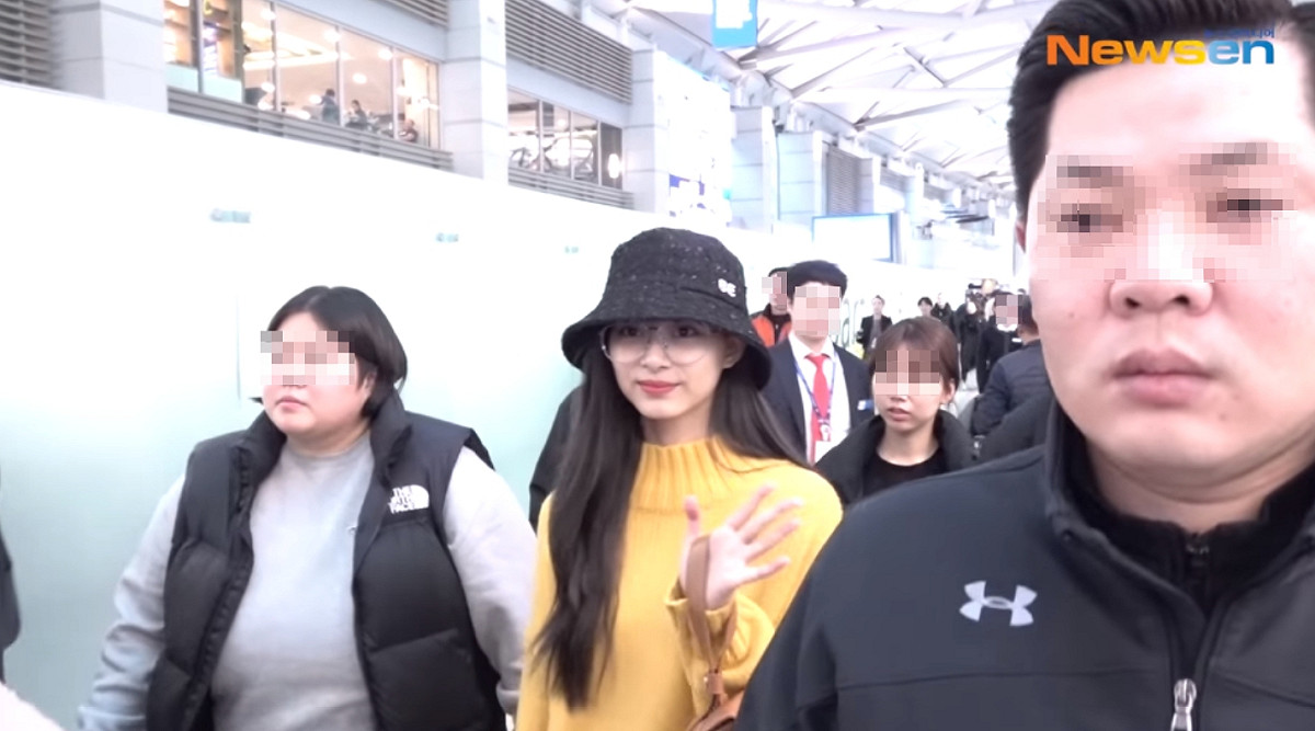 周子瑜親切向粉絲打招呼。 圖：翻攝自Newsen YouTube頻道