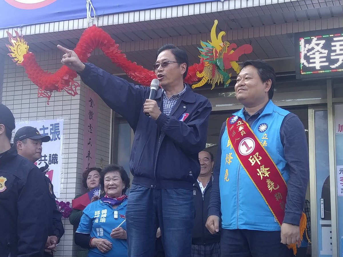 張善政到韓國瑜、邱烽堯聯合競總打氣。 圖：邱烽堯競選總部提供