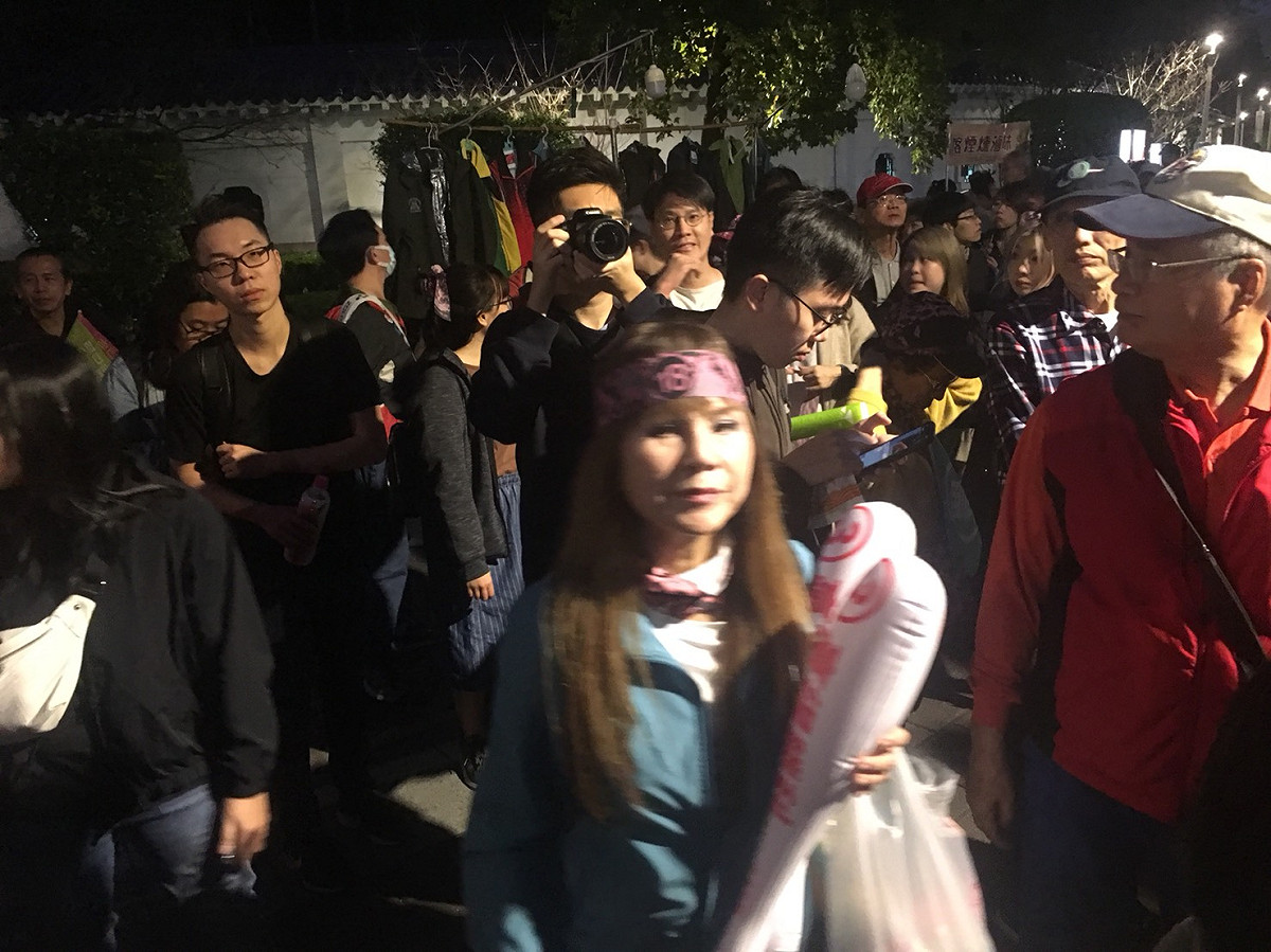 對比國民黨總統候選人韓國瑜的造勢場合，參加民進黨總統候選人的年輕人多了許多。 圖：張正霖/攝