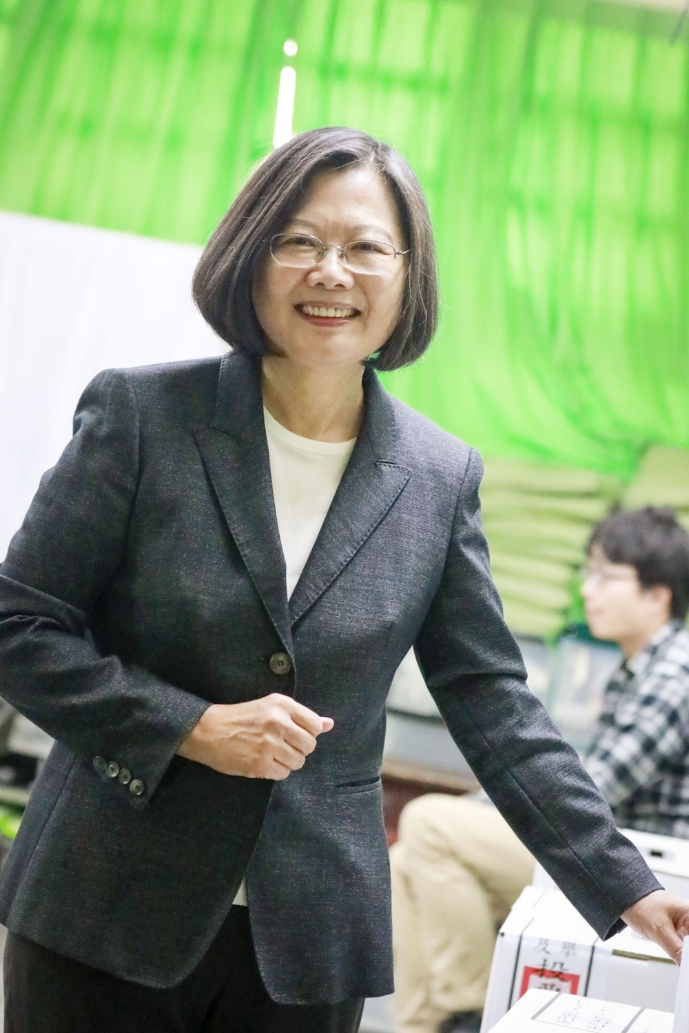 蔡總統投完票受訪時表示，今日天氣非常好，希望選民都可以出來投票、行使自己的權利。 圖：蔡英文2020連任辦公室提供