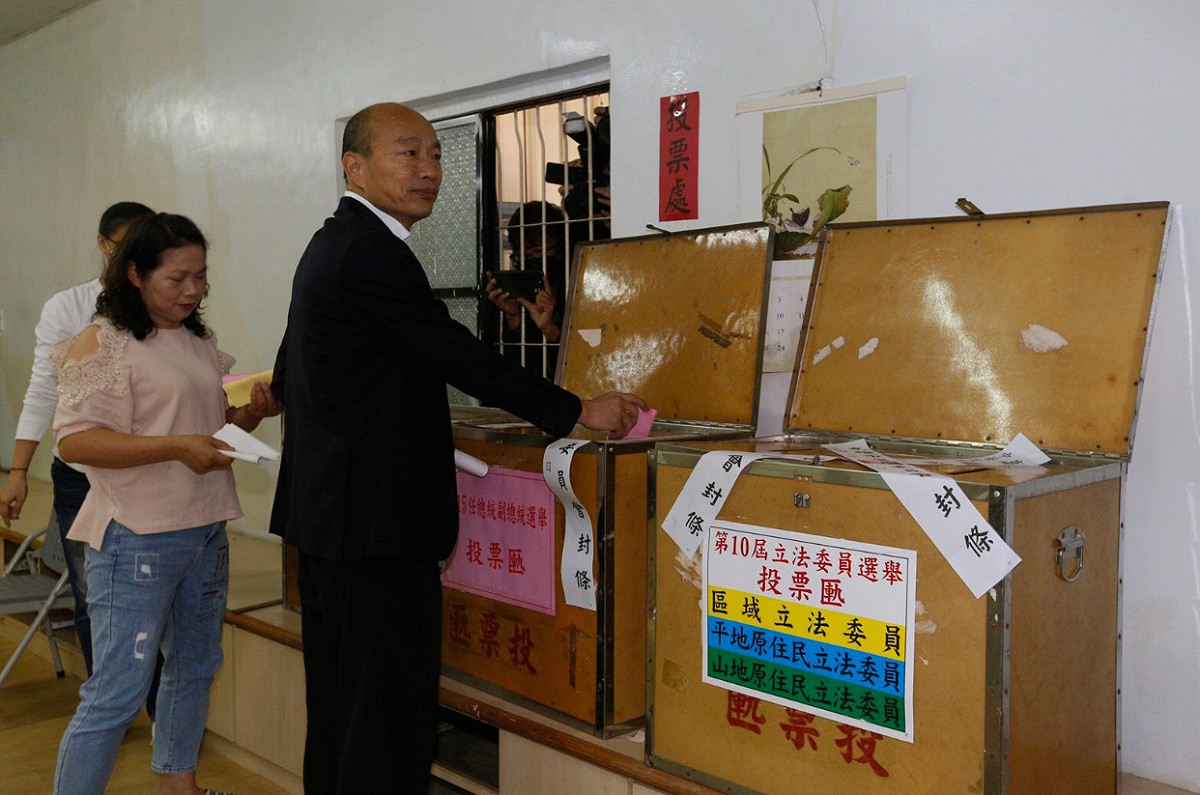 韓國瑜於8點22分投完票。 圖：攝影記者聯誼會提供