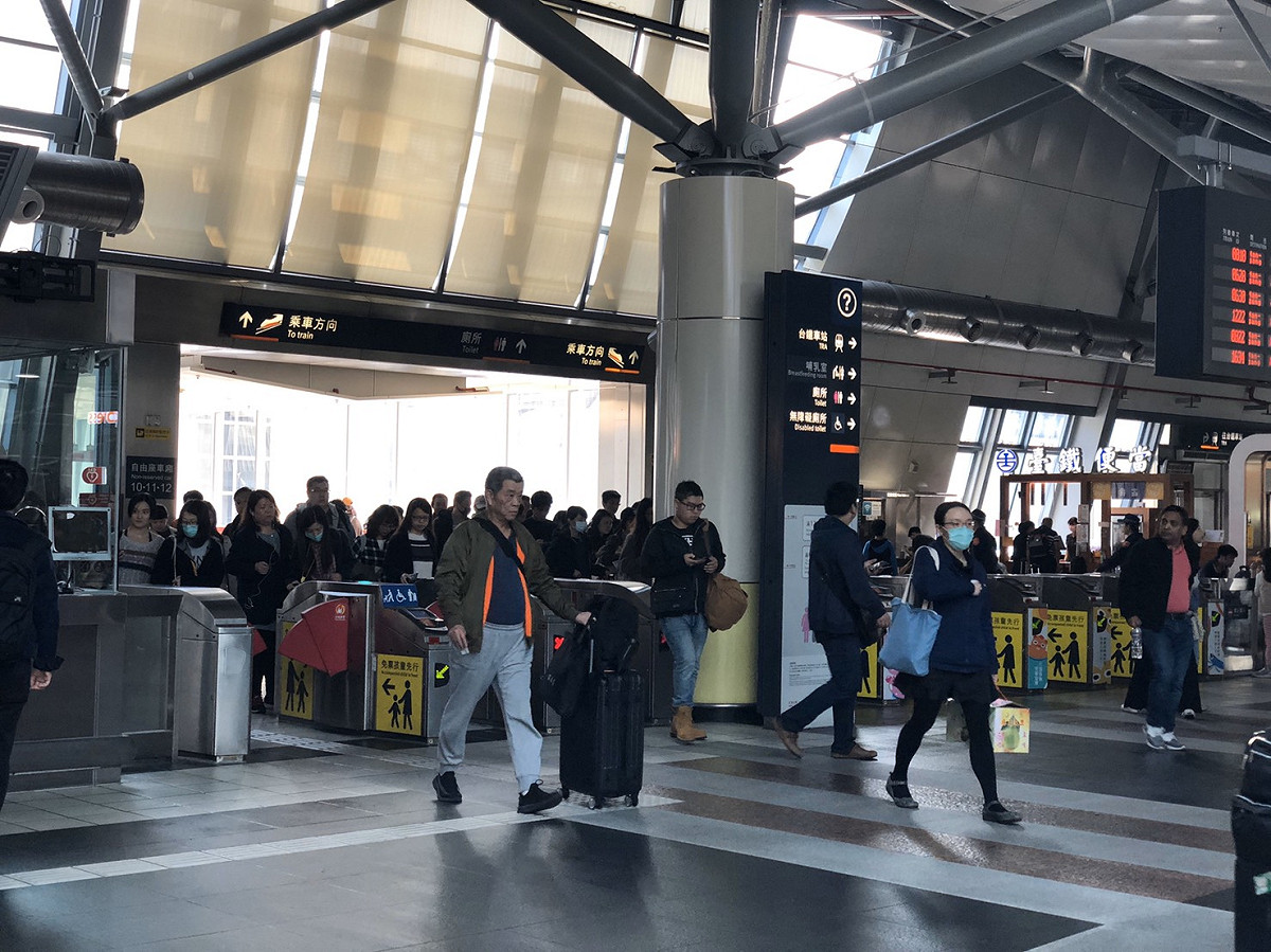 春節連假即將到來，交通部表示海、陸、空已有準備，台鐵、高鐵與離島航線都會增班增加運能。 圖：閻芝霖/提供