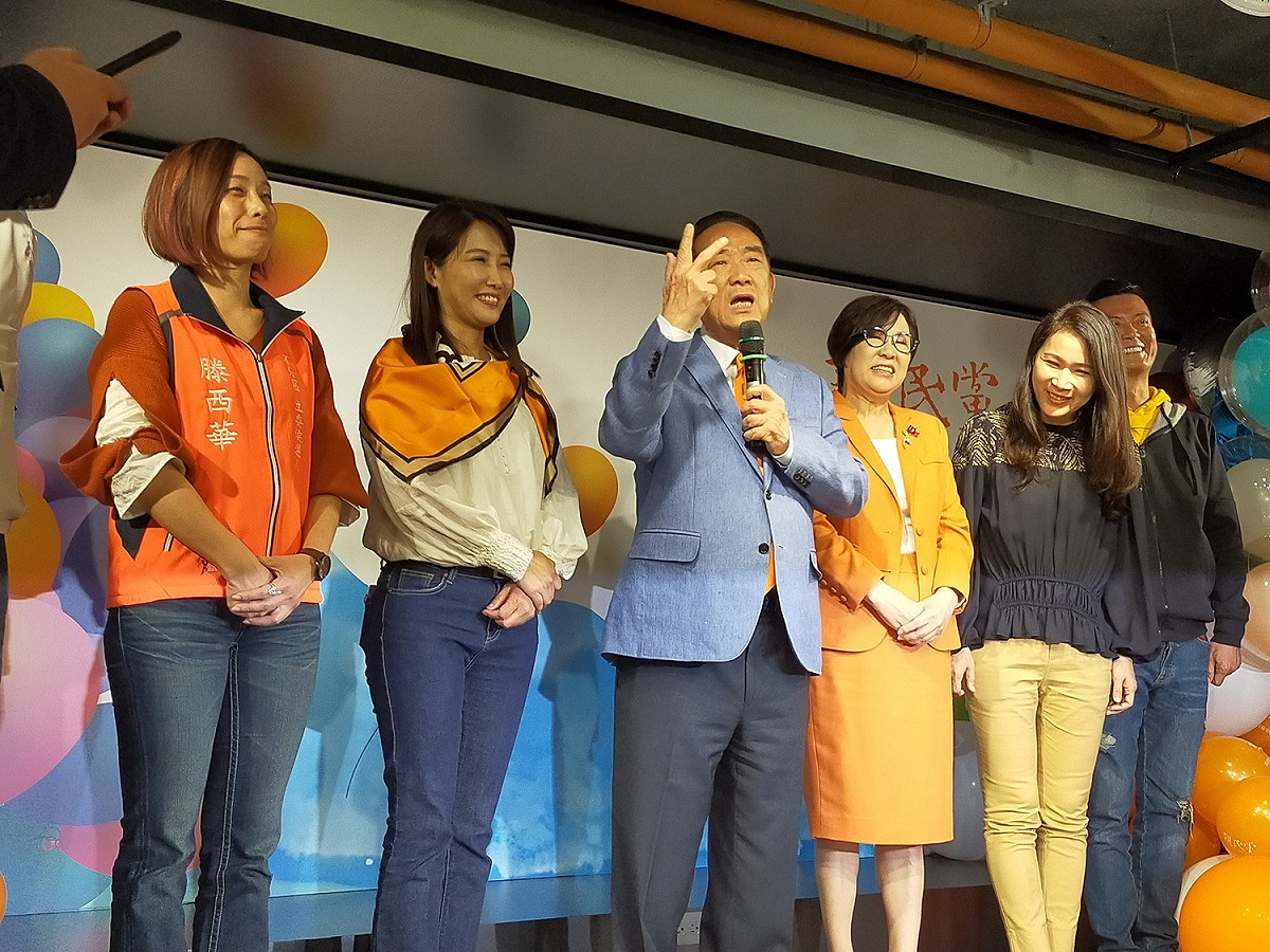 宋楚瑜希望大家不要把焦點放在他身上，台灣未來的4年過不過得去才是大家更應該關心的事。 圖：林昀真/攝