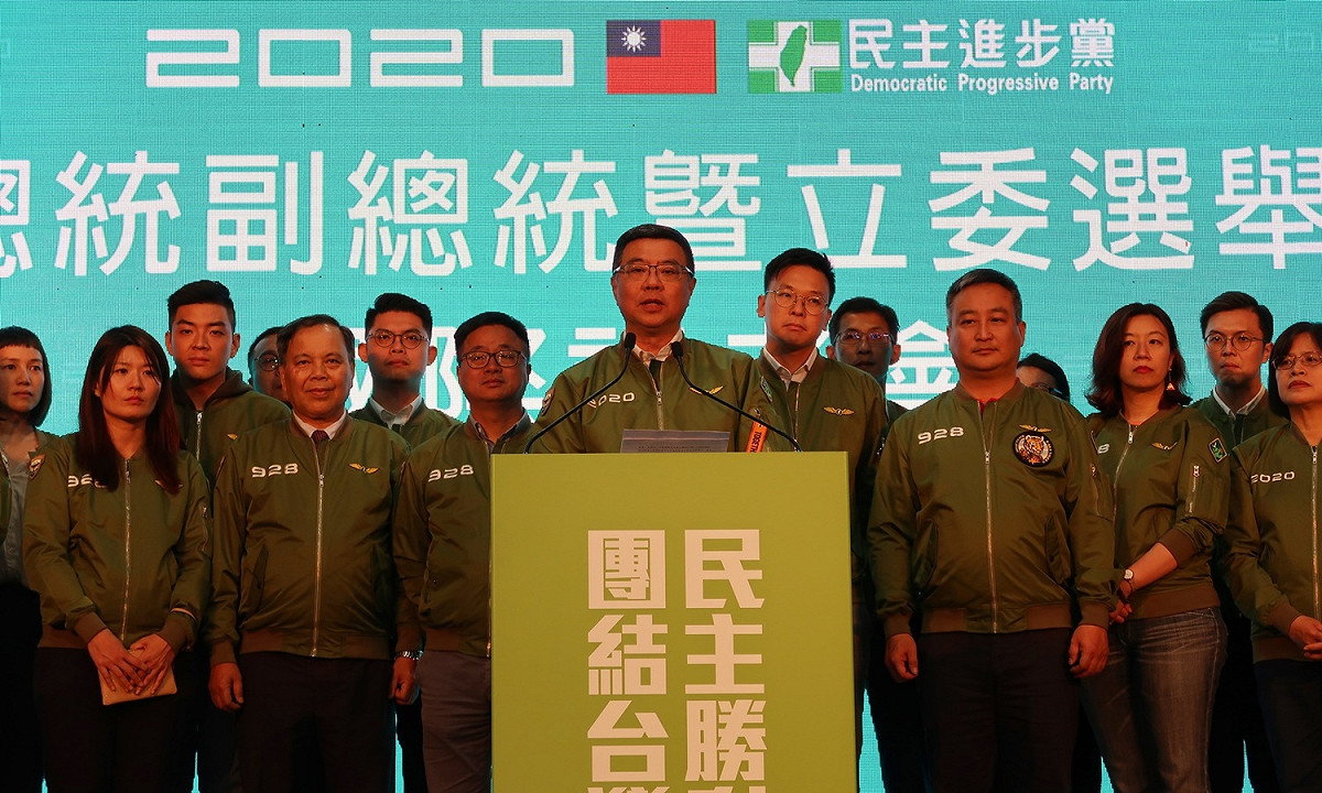 民進黨主席卓榮泰率領團隊召開記者會 圖：林朝億/攝