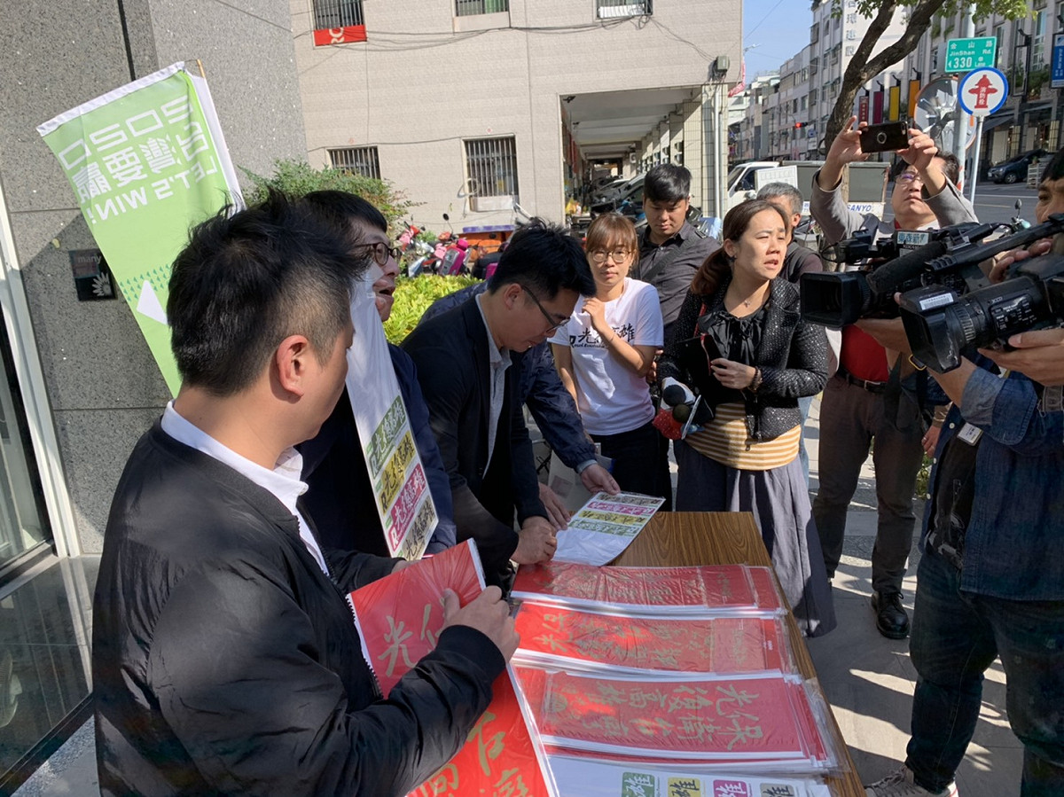 Wecare高雄今日開賣罷韓新春福袋，遭民眾搶購一空。 圖：Wecare高雄/提供