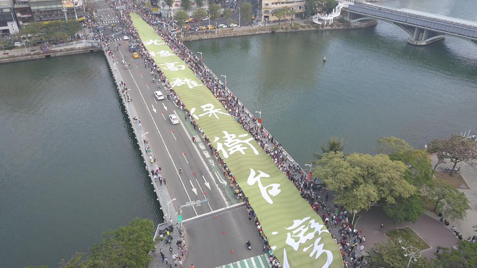 「Wecare高雄」質疑「韓國瑜如何證明這次不是說謊，真正要回歸市政呢？」 圖/翻攝自Wecare高雄