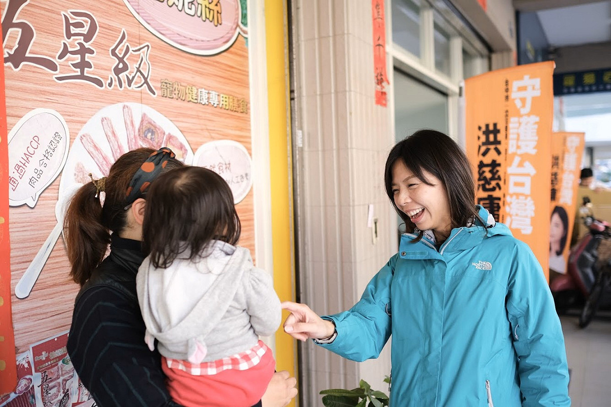 洪慈庸說：「希望大家不要說抱歉，不要責怪自己或別人，因為該說抱歉的是我。」 圖/洪慈庸立委辦公室提供