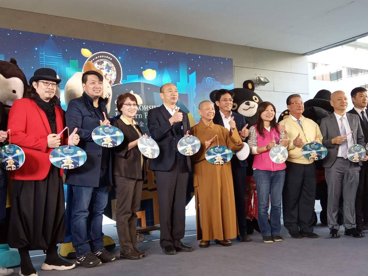 韓國瑜（左四）出席觀光局的燈會藝術節記者會。 圖：孫家銘/攝