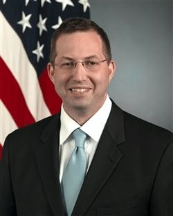 華府全國民主國際事務研究會主席米德偉說台灣大選證實了「亞洲人不適合民主」的概念是個謊言。 圖：美國國務院提供　Public Domain