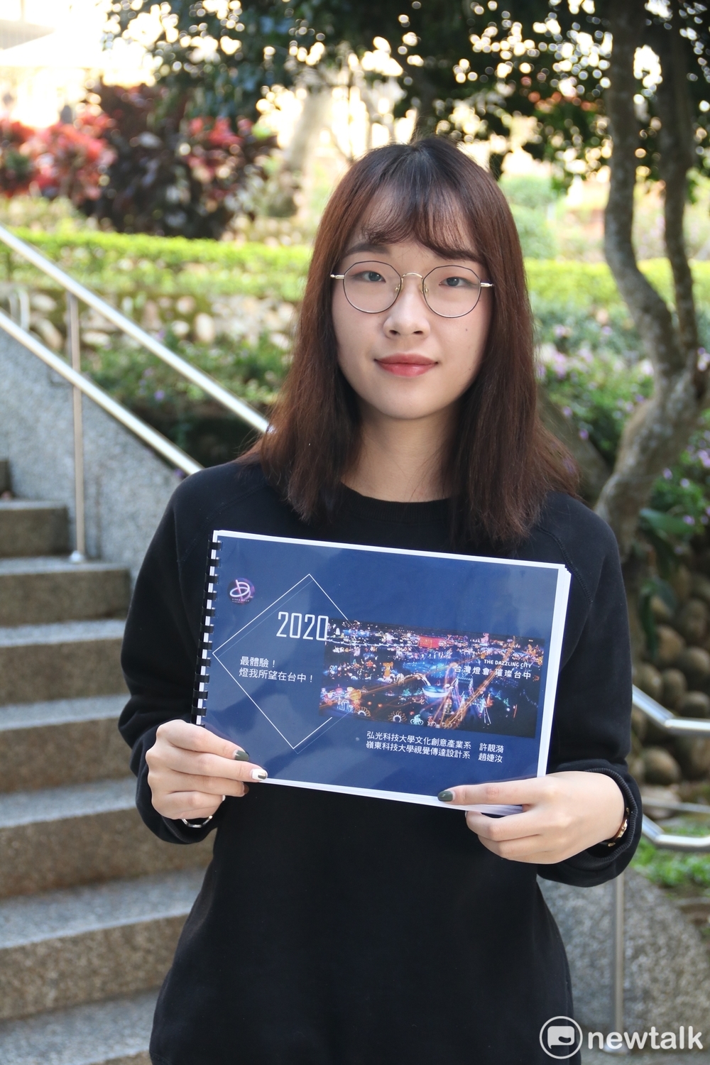 弘光科大文創系大四學生許靚漪參加「2020燈會遊程設計競賽」獲得優選。 唐復年/攝
