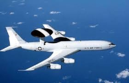 日本航空自衛隊前一等空佐（相當於空軍上校）菅野聰，因涉嫌將美國製造的空中預警機性能相關情報，洩露給日本商社社員而遭逮，不過，菅野在面對調查時矢口否認。示意圖。 圖 : 翻攝自維基百科