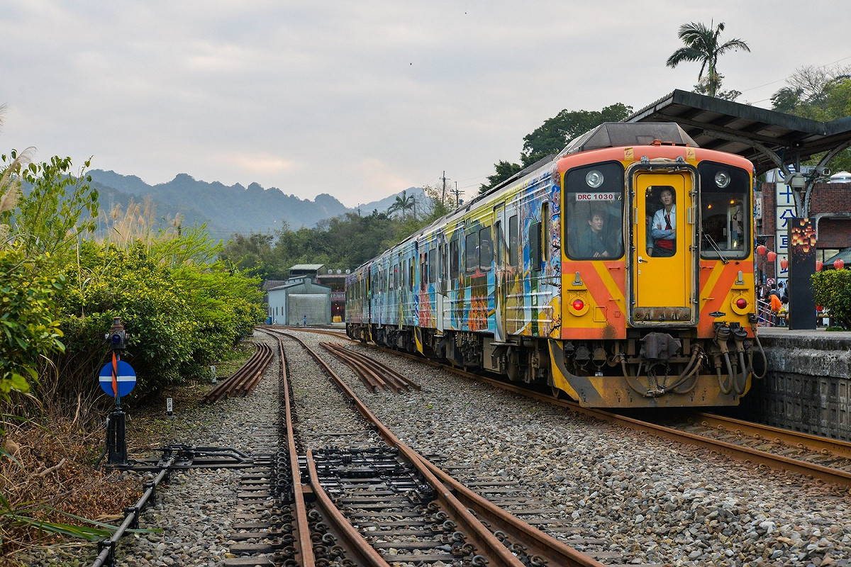 承載這麼多花東人回鄉的火車，卻是一部部死亡列車，把人送往西方極樂世界。（示意圖） 圖：謝佳真／攝