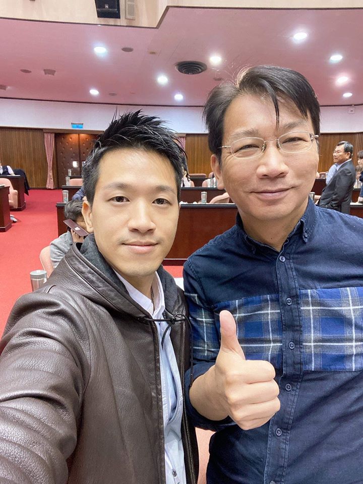 立委何志偉與時力立委徐永明合影。 圖/翻攝自何志偉臉書