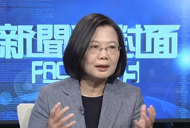 總統蔡英文接受年代電視台《新聞面對面》專訪。 圖：翻攝年代電視台