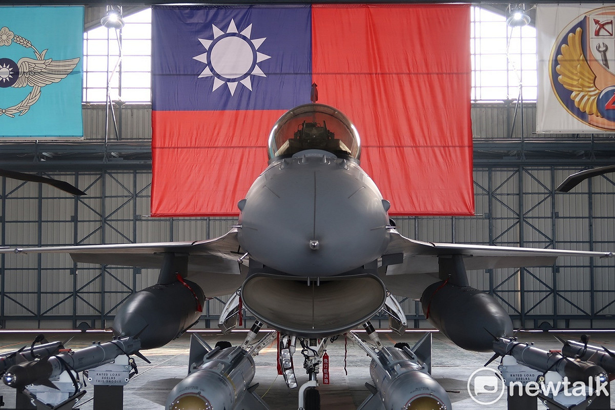 志航基地一名地勤士官長日前接種AZ疫苗，驚傳一度命危緊急送加護病房裝葉克膜搶救。 圖：林朝億/攝(資料照片)