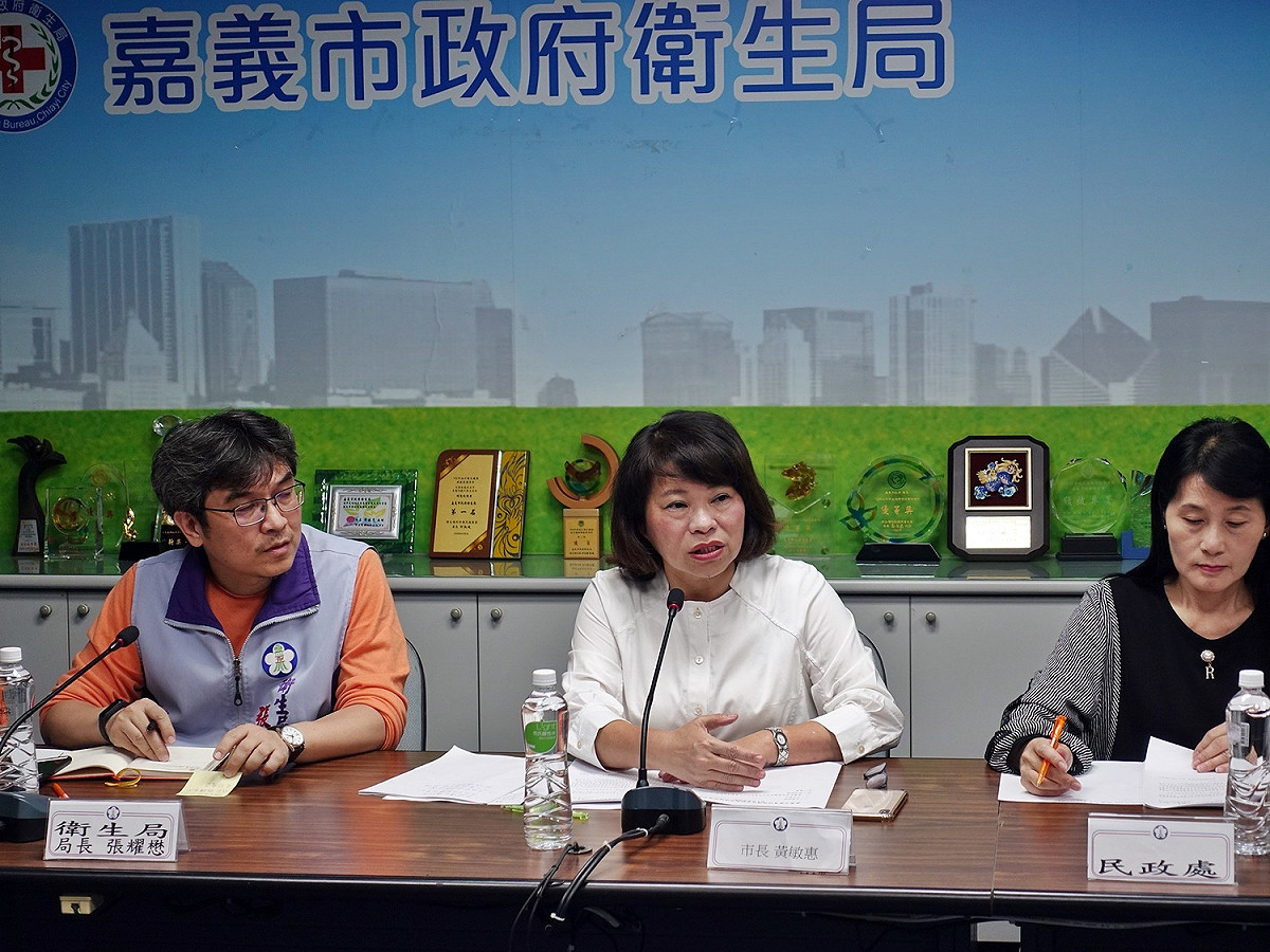 因為武漢肺炎蔓延趨勢，嘉義市成立指揮中心，黃敏惠坐鎮指揮。 圖：嘉義市政府/提供