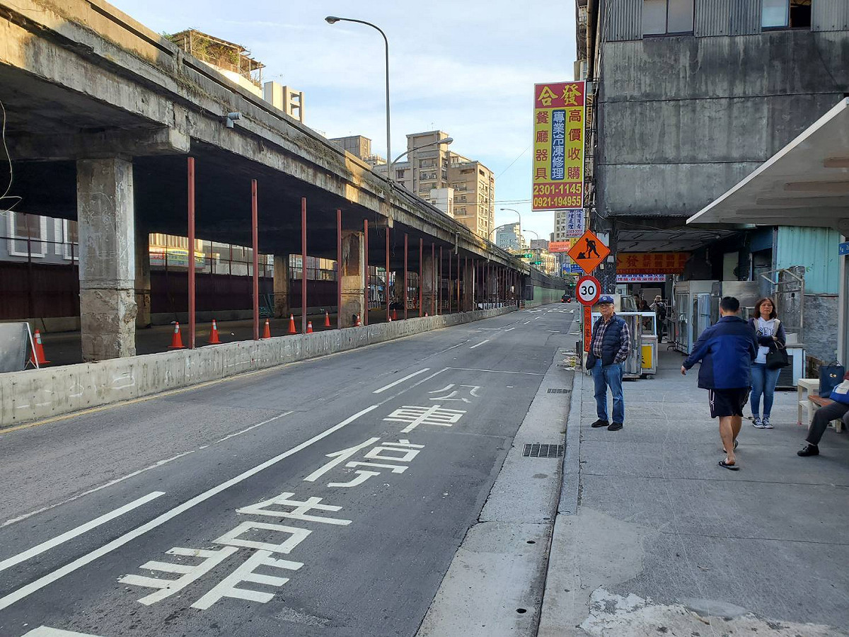 重慶南路高架橋路段即日起至27日止將封閉。 圖：北市警察局／提供
