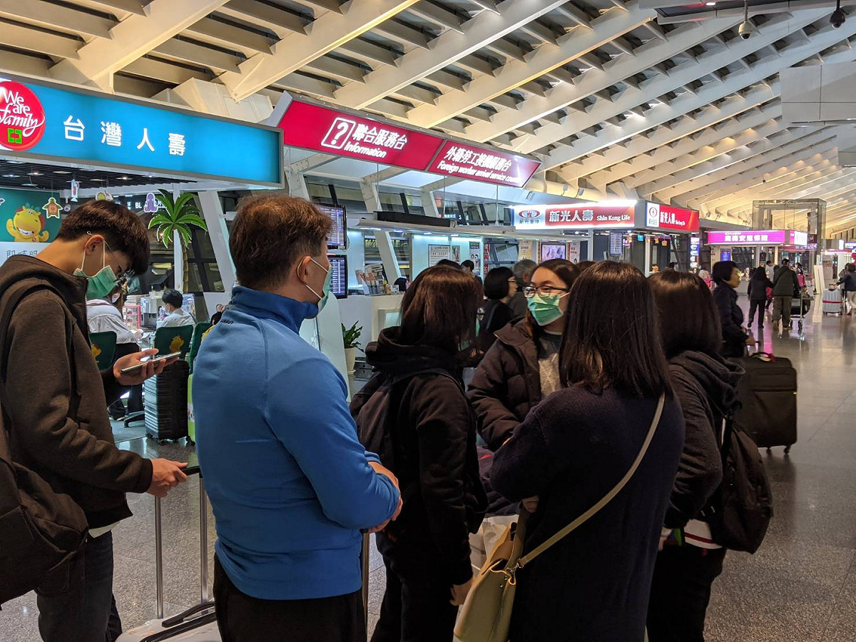 疾管署提醒，民眾自武漢地區返國無症狀者也應避免外出，如需外出應戴口罩。 圖：謝佳真/攝