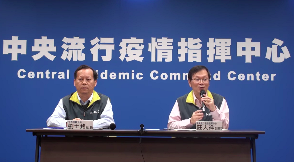 疾管署副署長莊人祥提醒曾與這時段出入該場所的民眾，應自主健康管理14天（自最後接觸日起算），如有發燒、咳嗽、呼吸急促等疑似症狀，請儘速與衛生單位聯繫 圖：擷取自疾管署直播畫面（資料照片）