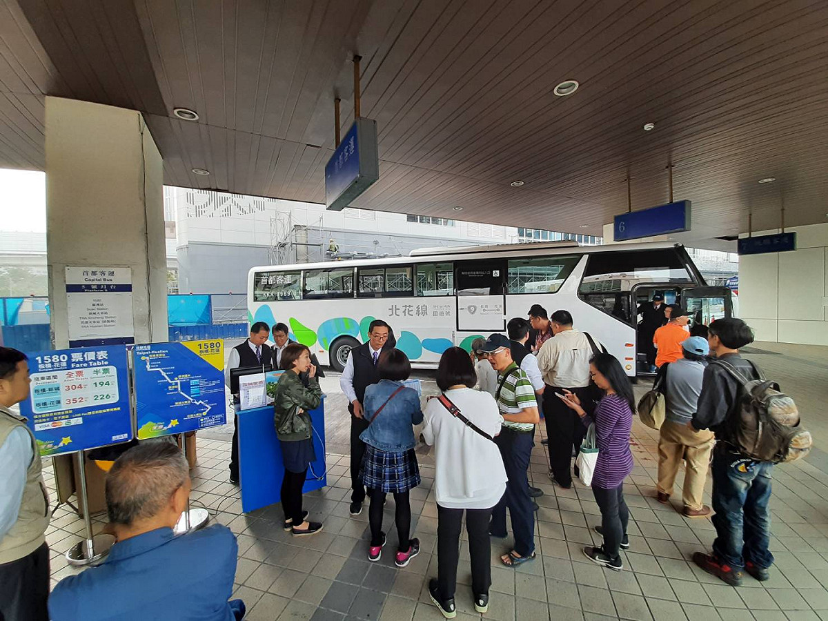公路總局因應端午節連假蘇澳地區局部壅塞，於25日至26日試辦大客車路線調整，南下方向的所有班次於進入蘇澳路段後將不會停靠蘇澳地區的公車站位， 圖：首都客運/提供