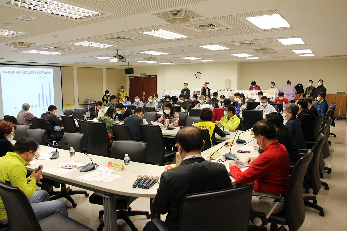 高市府相關人員大年初一出席防疫應變會議。 圖：高雄市政府/提供