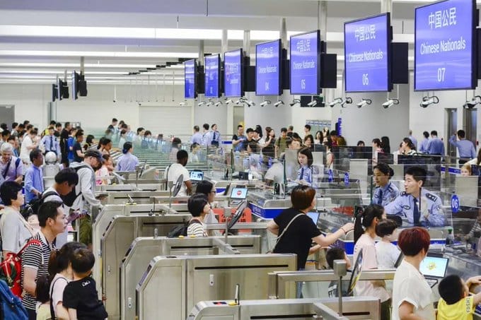 陸委會今天（28日）調升湖北省旅遊警示燈號為「紅色」，建議民眾不宜前往；其他省市區（不含港澳）旅遊警示燈號為「橙色」，建議避免非必要旅行。 圖：翻攝人民日報臉書