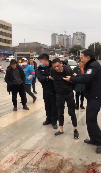 男子從武漢返回老家四川，遭舉報後，竟持刀砍殺舉報人。 圖：翻攝自@niepanxinglai推特