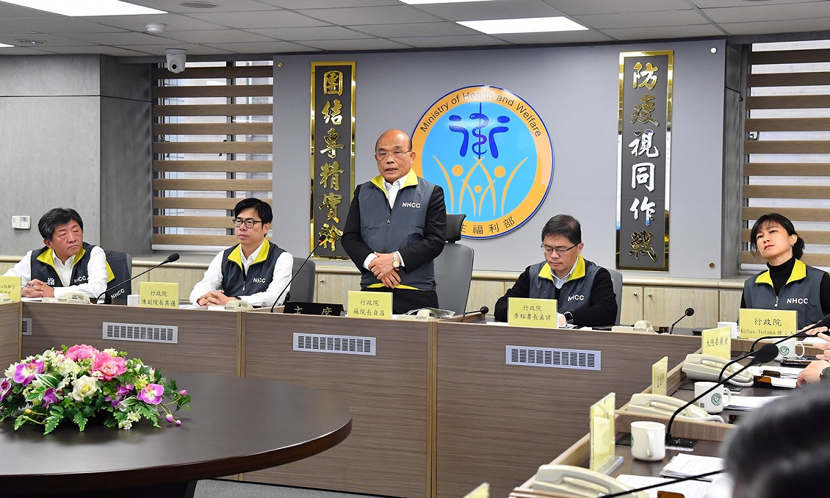 行政院長蘇貞昌29日視察「中央流行疫情指揮中心」。 圖：行政院提供（資料照片）