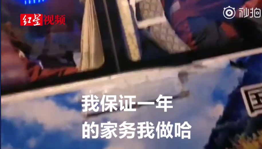 女護理員丈夫叮嚀她要保重身體，並承諾等她回來，要「負責一年家務」。 圖：翻攝自紅星視頻