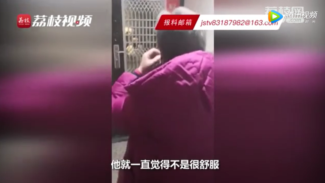 醫師母親欲知兒子情況，到他家中探親，不過這名醫師堅持不讓母親進門。 圖：翻攝自騰訊視頻