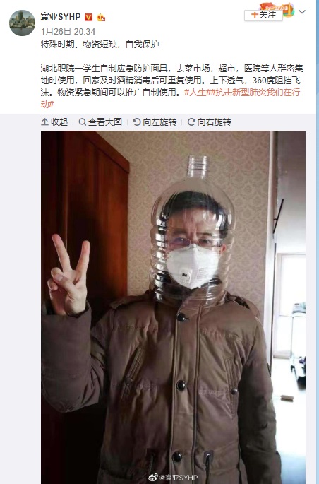 近日有許多中國網友在微博PO出照片，民眾開始自製「面具」防護，切開桶裝礦泉水瓶底，以瓶身製作而成，並將桶身罩在頭上。 圖:翻攝自微博