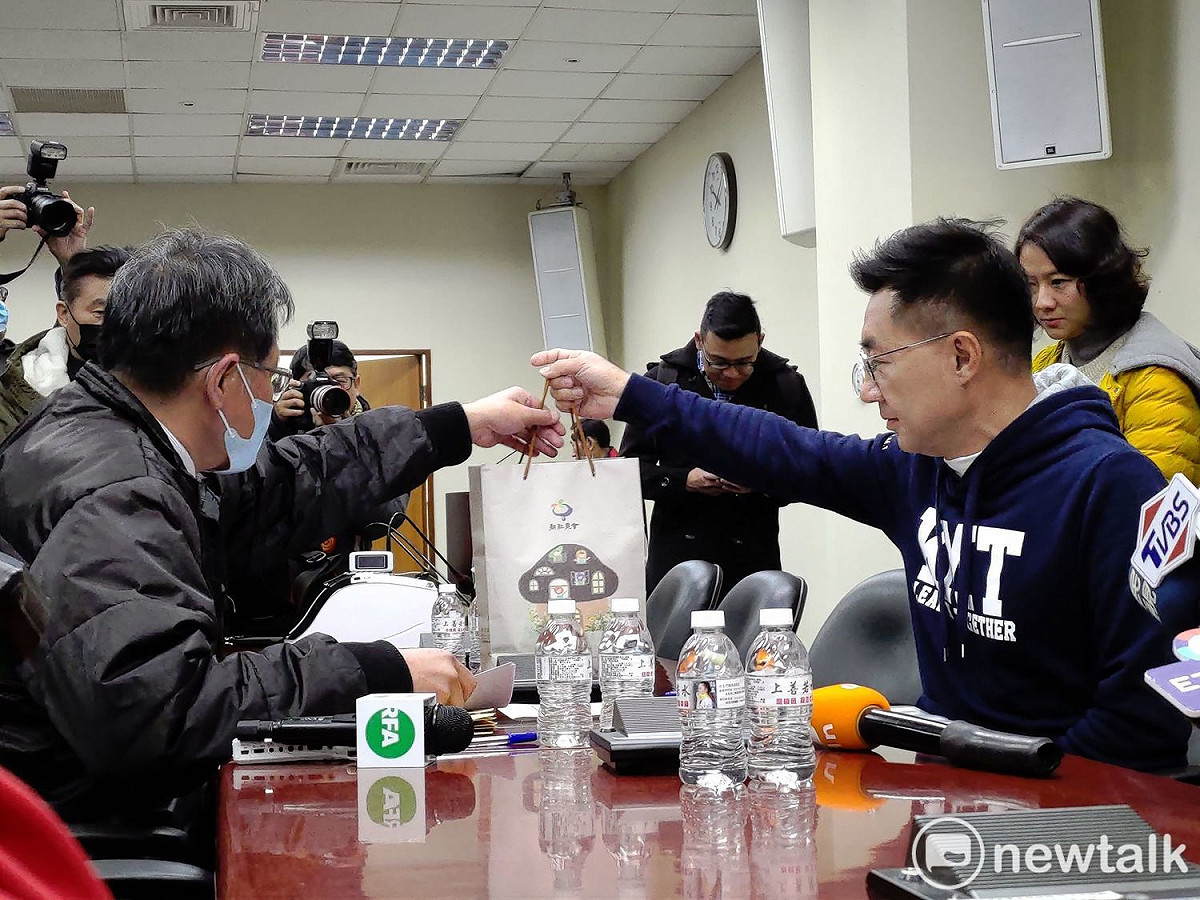 江啟臣繳交黨主席補選作業費。 圖：黃建豪/攝（資料照）