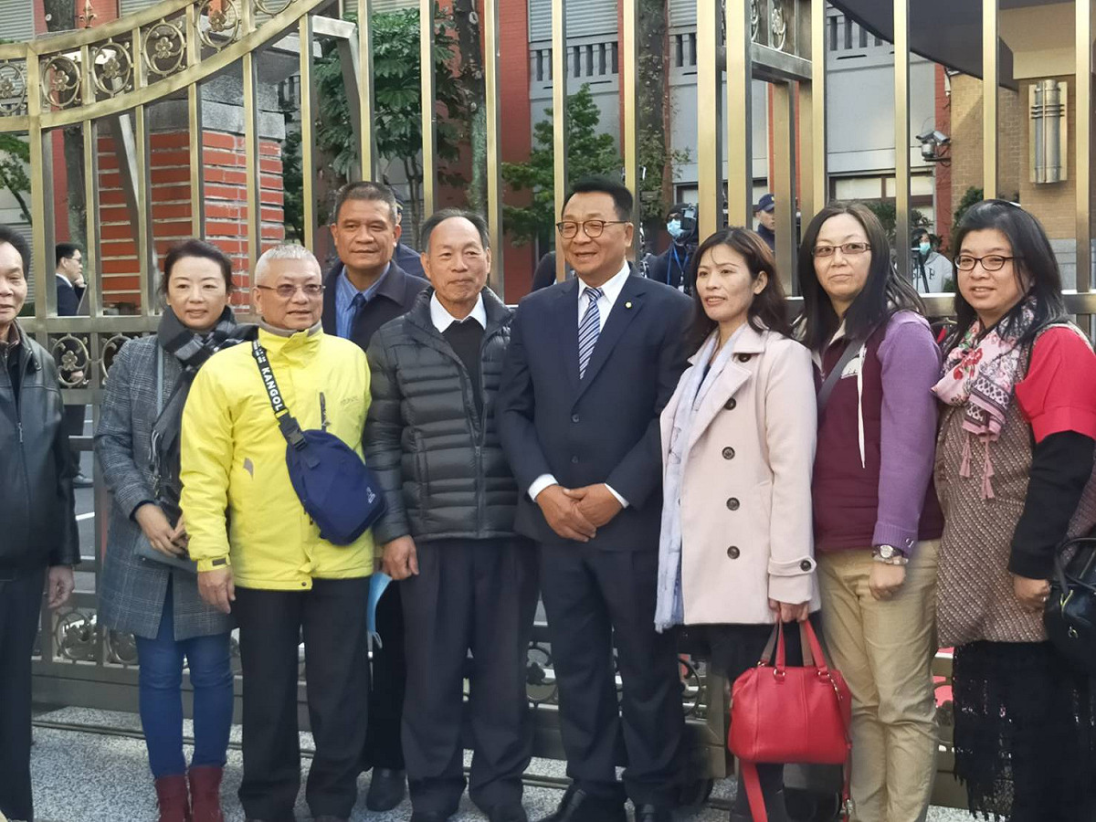立法院第10屆立委今天（1日）走馬上任，民進黨立委陳歐珀拔得頭籌。 圖：林昀真／攝