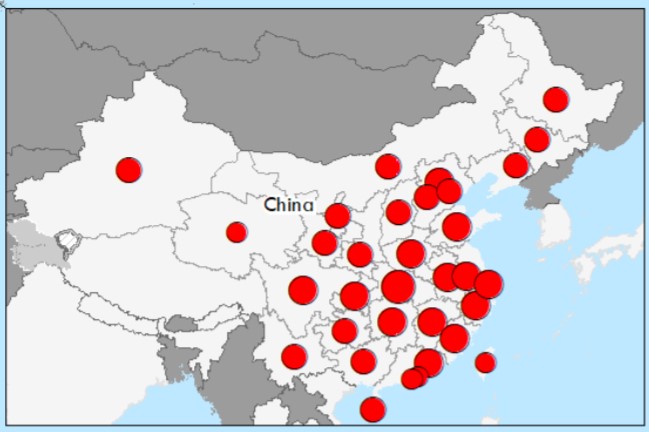從圖表可見，湖北、武漢等地出現較大的紅圈，這意味著當地出現數百例確診疫情。 圖：翻攝自WHO疫情報告