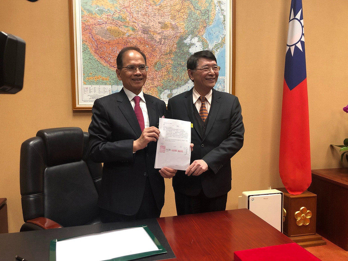 游錫堃簽下公文，立法院秘書長一職由林志嘉續任。  圖：游辦提供