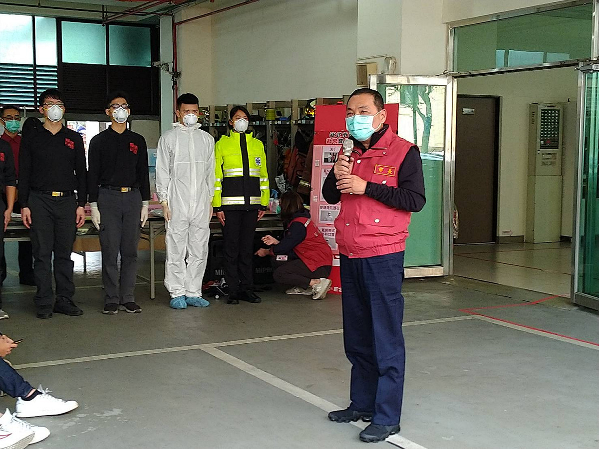 侯友宜視察新北市政府消防局第二大隊裕民專責防疫分隊。 圖：新北市消防局/提供