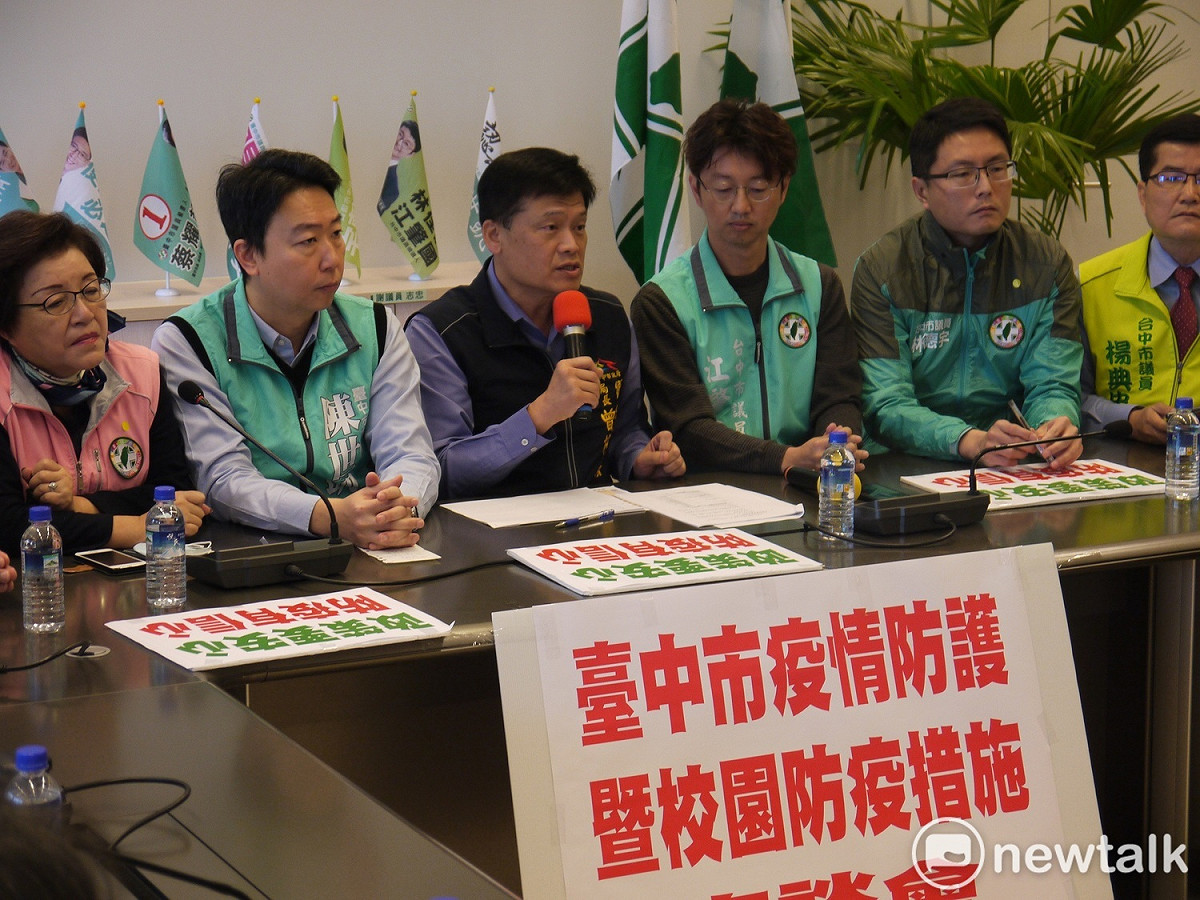 台中市衛生局長曾梓展指中央應配送的口罩還未到位。 圖：唐復年／攝
