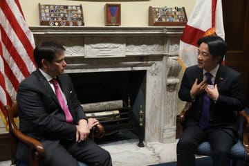 準副總統賴清德（右）3日訪問美國華盛頓，美國共和黨參議員盧比歐搶先會晤，並立即在推特po出照片。 圖：翻攝自盧比歐推特