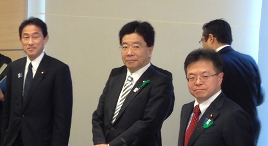 日本厚生勞動相加藤勝信(中)。 圖：翻攝維基百科/美國務院提供