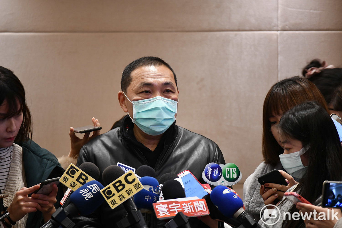 新北市傳有3位居家隔離者失聯，侯友宜說明3人已聯繫上，確定都已離境。 圖：林昀真／攝