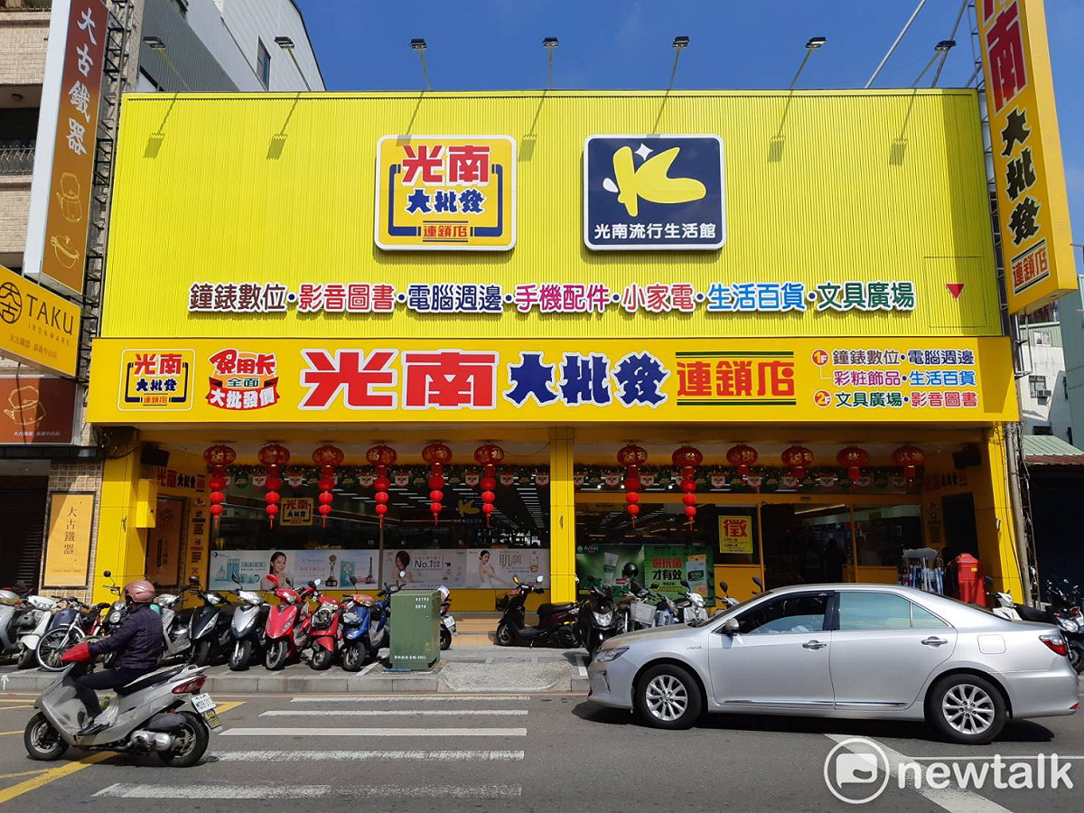 光南大批發將於7、8兩日在全國各門市免費發放口罩。 圖：蔡坤龍/攝