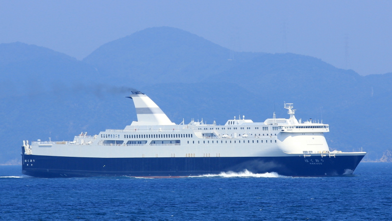 日本防衛省調用簽約民間渡輪「白鷗號」(HAKUOU)作為武漢撤回的日僑暫時隔離住所。 圖：翻攝http://www.shipspotting.com/網站