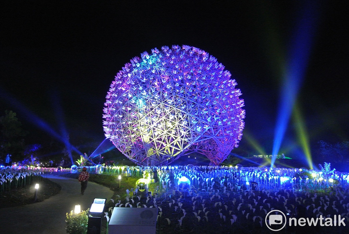 花博期間享譽盛名的仿生花-「聆聽花開的聲音」蛻變為守護台灣的「永晝心」。 圖 : 唐復年/攝