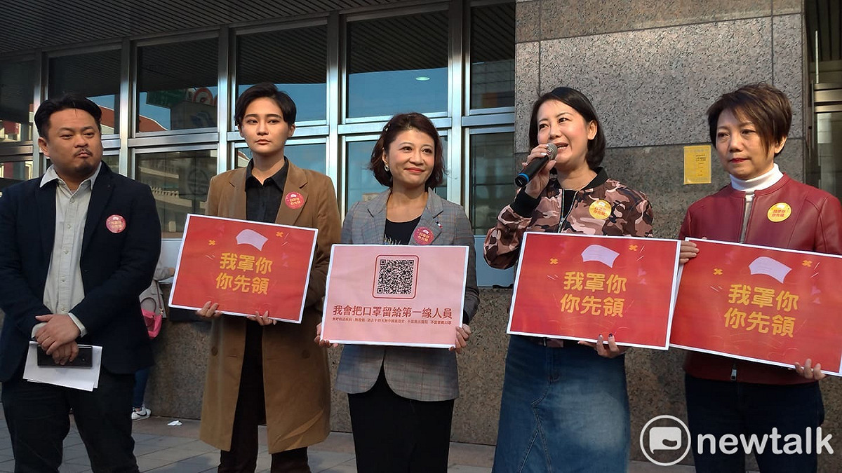 林楚茵與吳思瑤、洪申翰、賴品妤、范雲舉辦「我罩你 你先領」活動，會後接受媒體訪問。 圖：陳佩君／攝