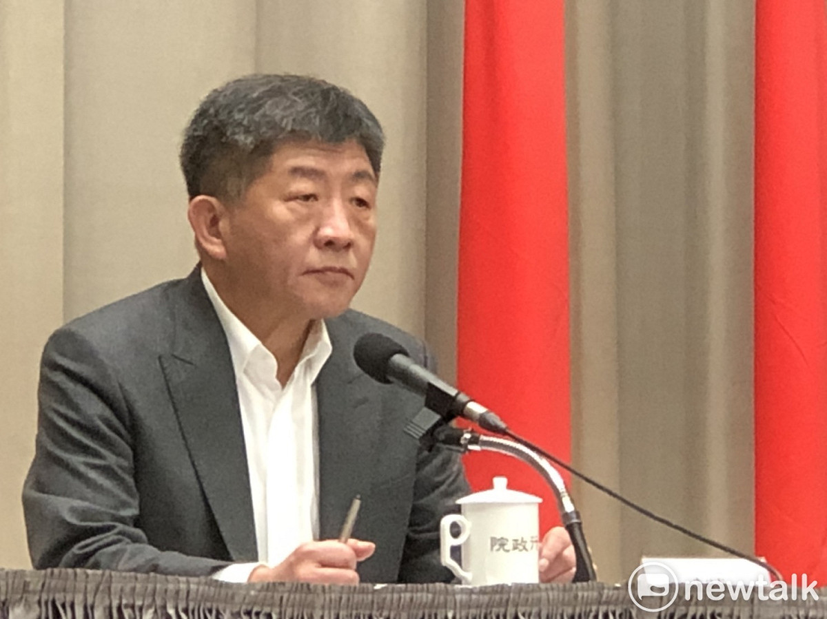 衛福部長陳時中今（6）日在行政院會後記者會表示，美國藥廠吉利德科學公司研發一款新藥，做為測試藥劑，但任何新藥有無效果還是要經過相關驗證，「我們已經跟吉利德商請，先保留一部分給台灣。」 圖：謝莉慧/攝